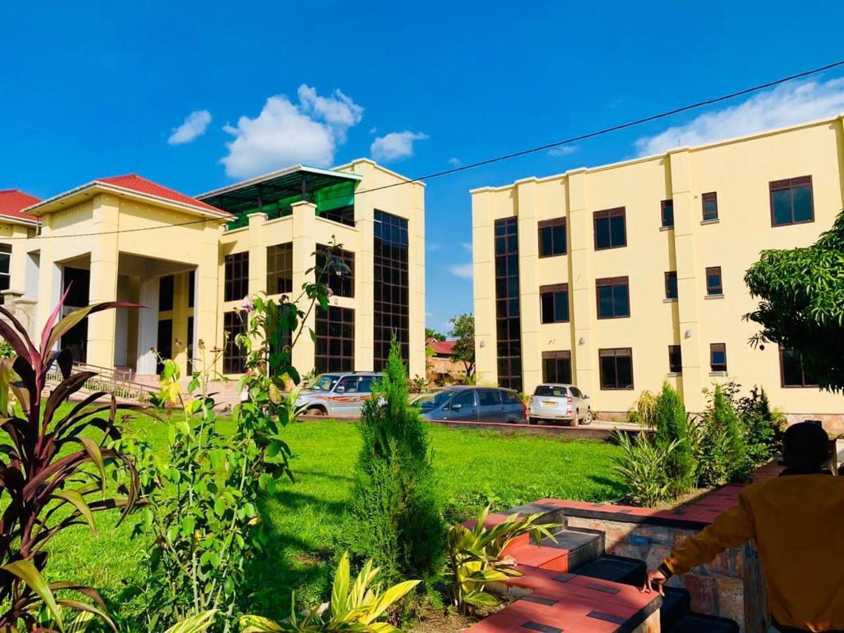 Golden Castle Hotel Hoima Extérieur photo