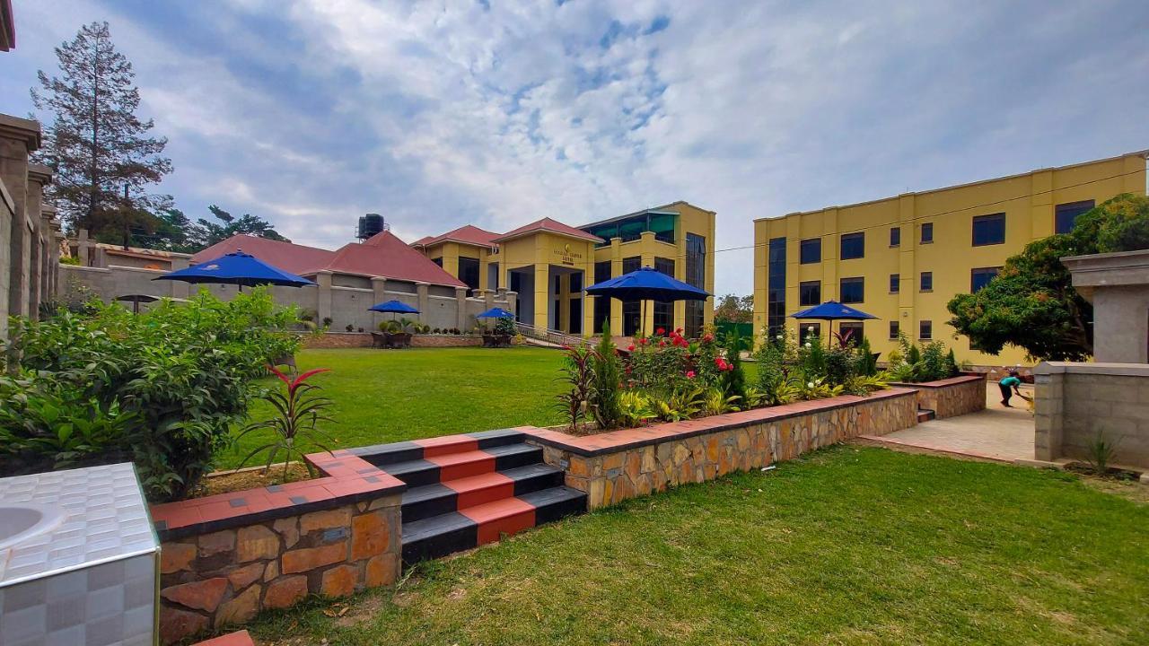 Golden Castle Hotel Hoima Extérieur photo