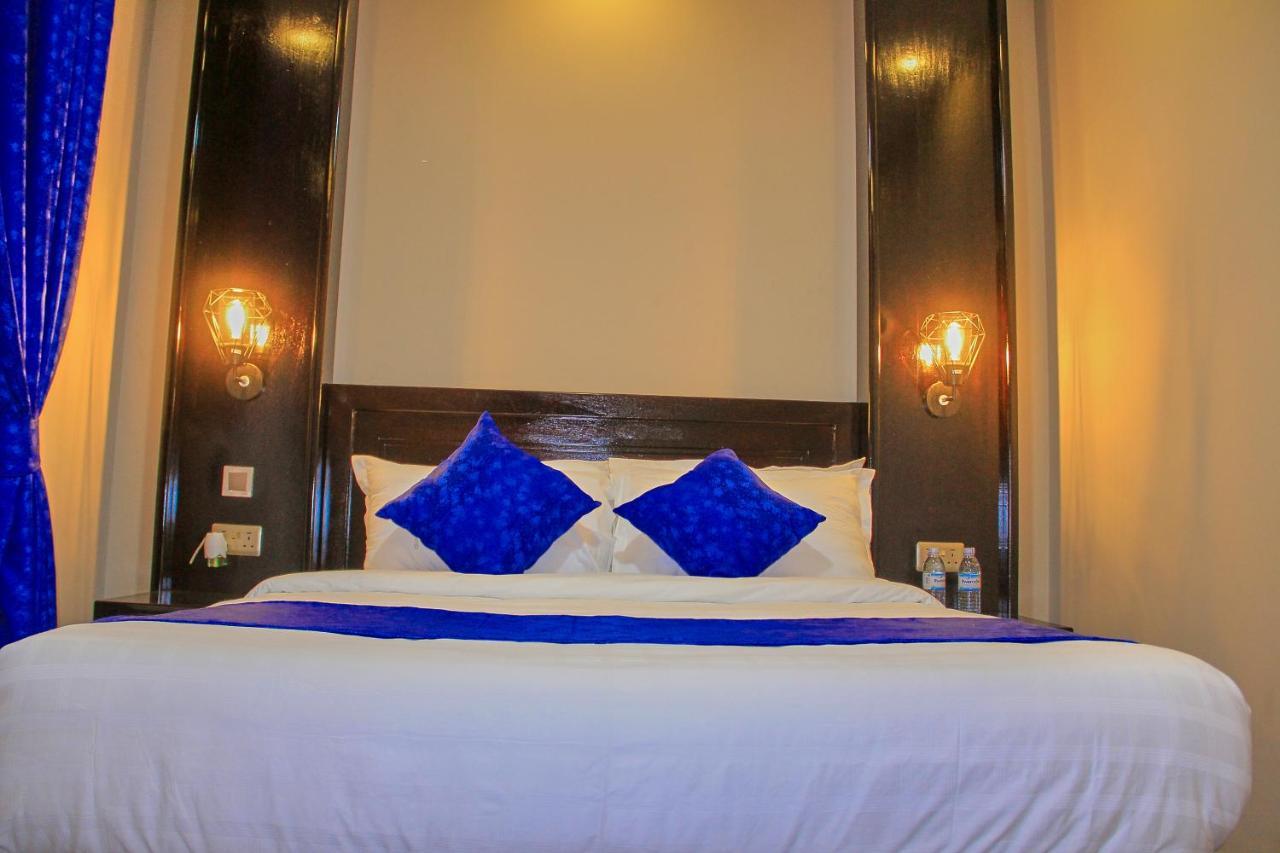 Golden Castle Hotel Hoima Extérieur photo