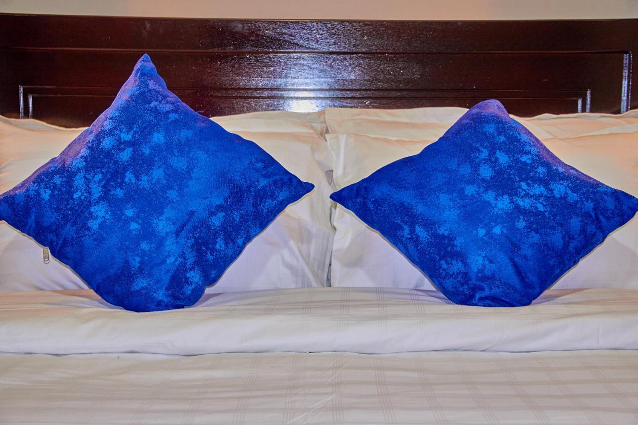 Golden Castle Hotel Hoima Extérieur photo